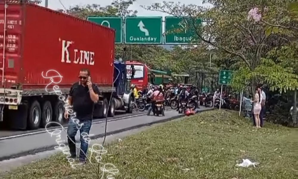 Atención Vía Chicoral Peaje Gualanday sigue cerrada por el Paro Arrocero