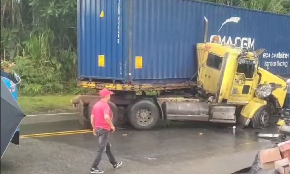 Cierre total en la vía de entrada a Buenaventura por accidente de tractomula