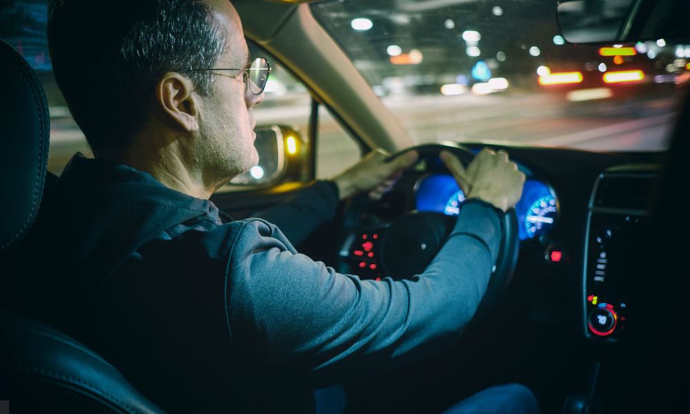 Consejos para evitar accidentes al conducir de noche