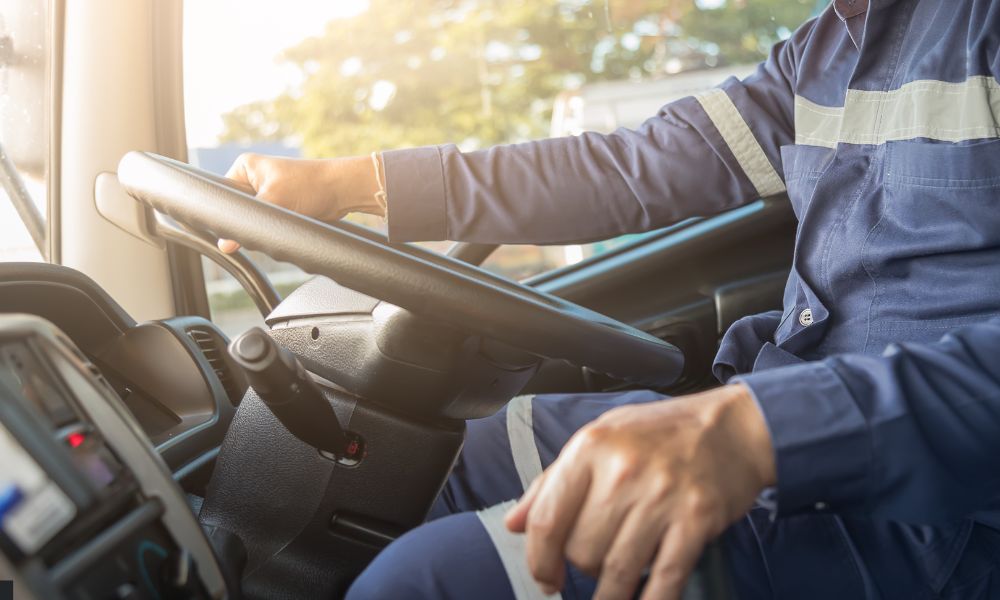 Por qué los conductores de autos pequeños no respetan a los camiones en la vía