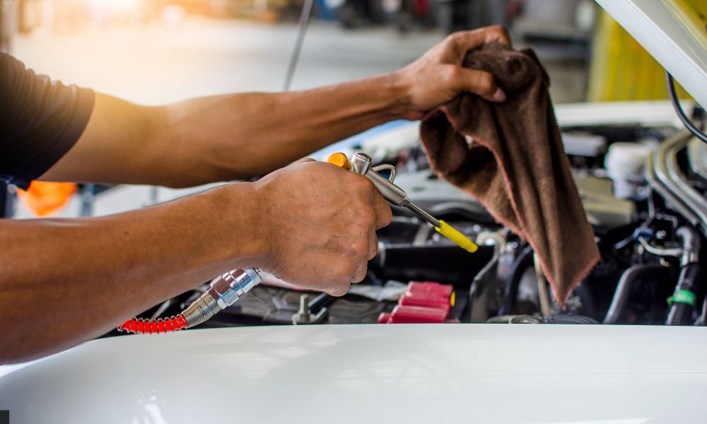 Los mejores productos para limpiar y proteger el motor del camión